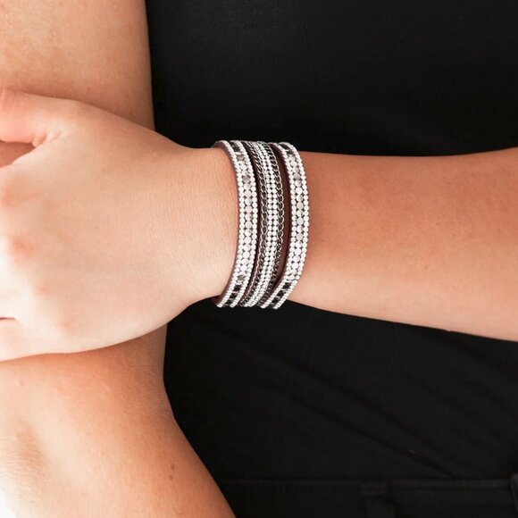 Paparazzi Jewelry Accessories - Fashion Fanatic - Red Urban Bracelet - Vintage - Picture 1 of 4